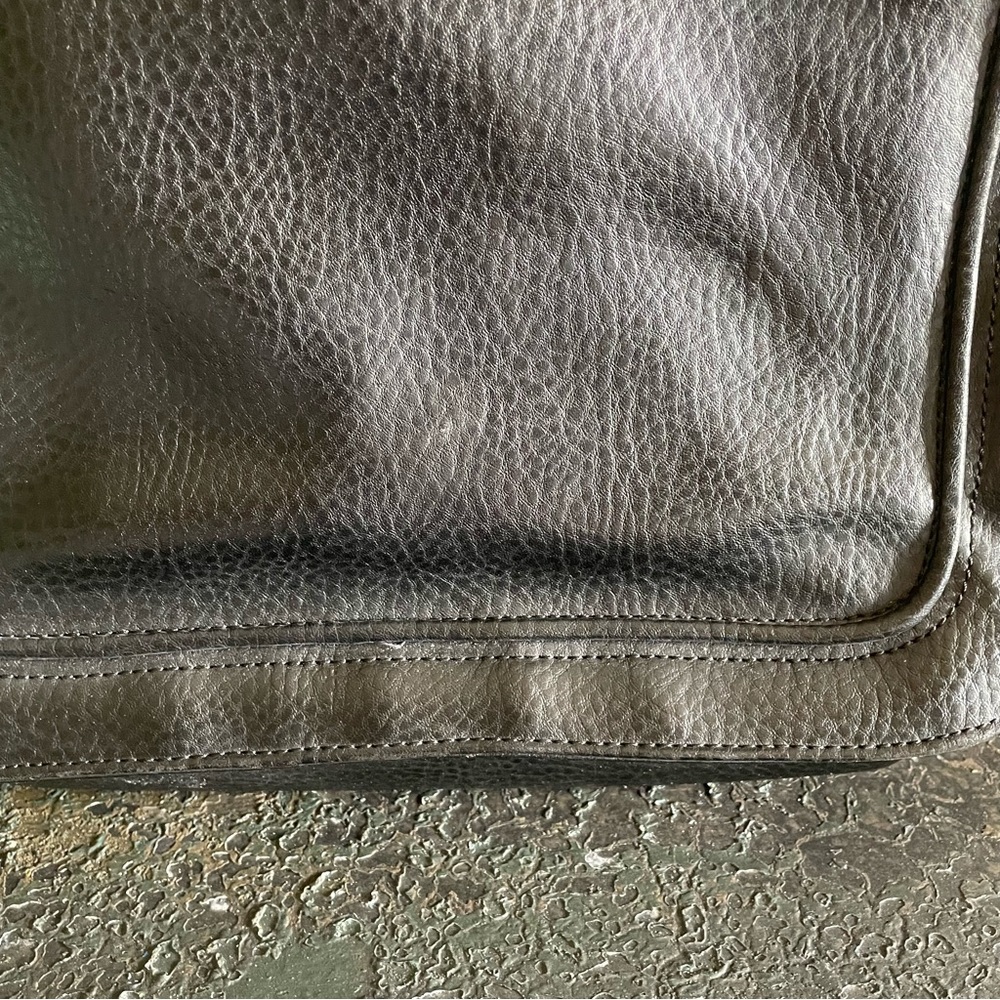 Relic leather shoulder bag - Picture 7 of 10